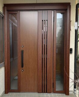 引き違い戸から片開き玄関ドアへ｜出入りしやすく明るい玄関にリフォーム